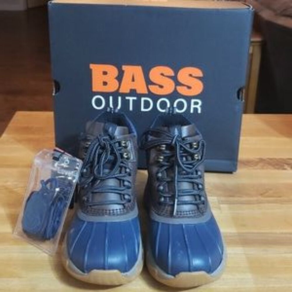 Bass outdoor size 5 field duck. Water proof booties. NWT Bass